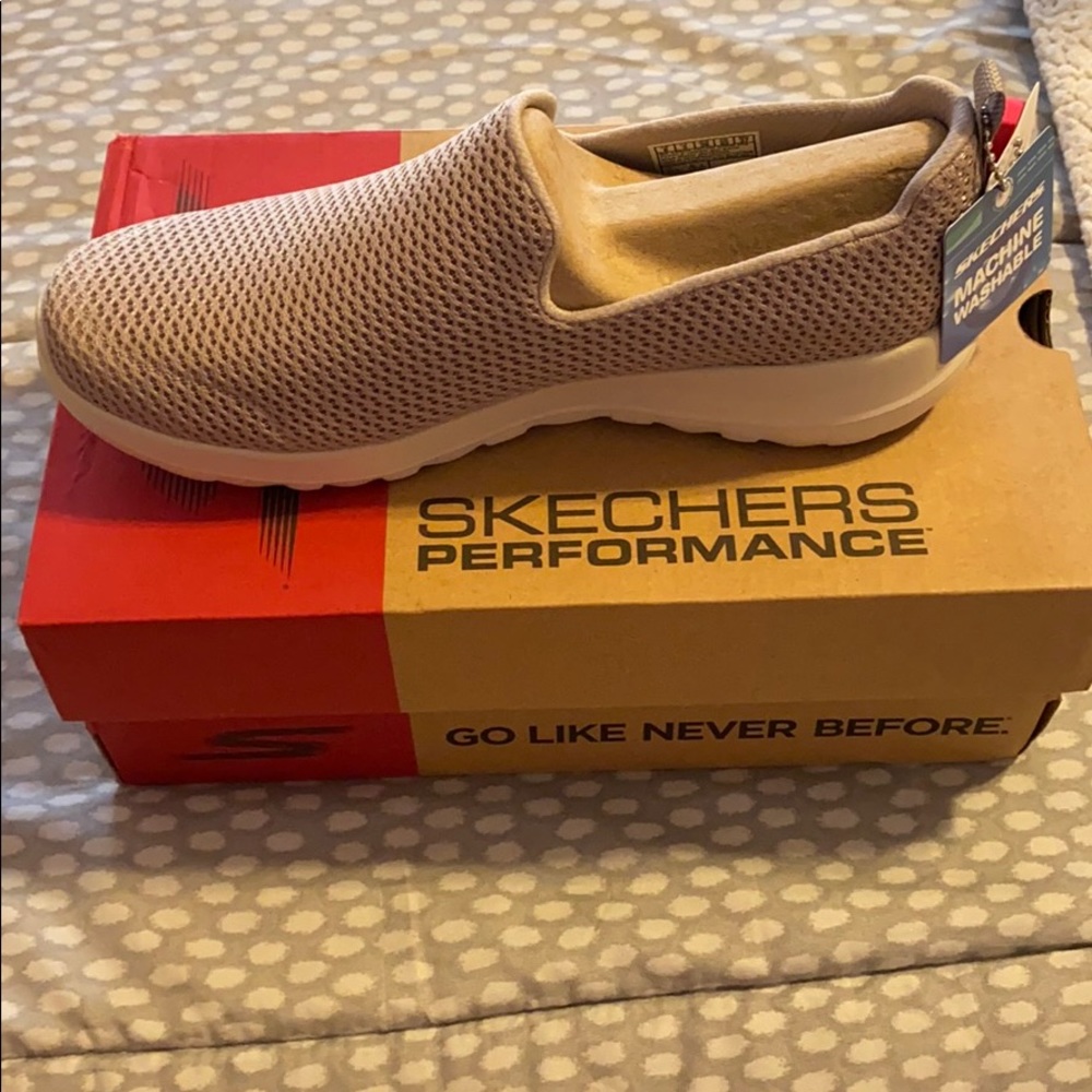 Skechers GOWalk Joy Casual Walking Sneakers